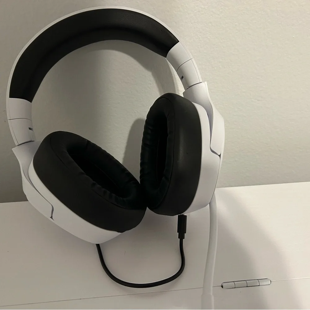 Perfect PS5/PS4/PC Headset Surround Sound White New 70H Battery and more
